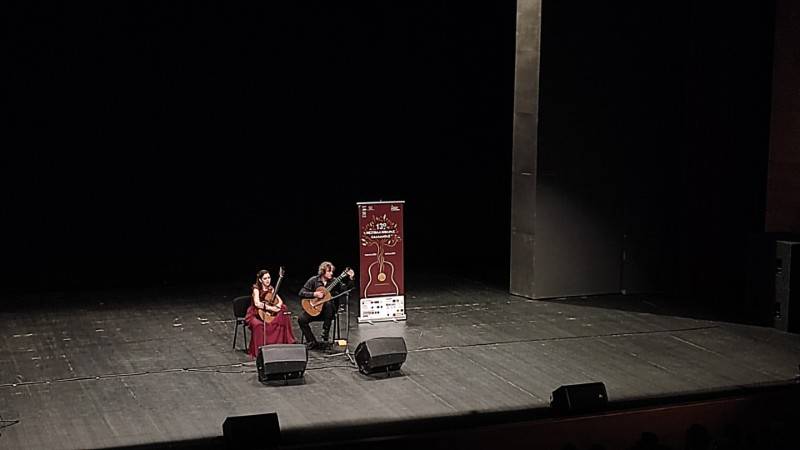 Αλέξης Μουζουράκης και Susana Prieto έπαιξαν στο Μέγαρο Χορού: Το κορυφαίο ντουέτο κιθάρας μάγεψε και την Καλαμάτα