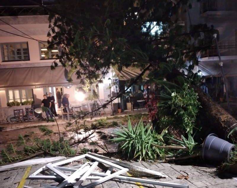 Ο Πετράκος για τις ζημιές από ανεμοστρόβιλο στην Κορώνη