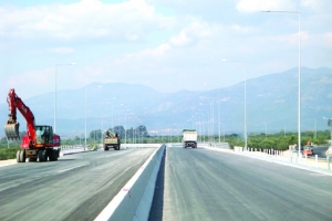 Ενώ είναι έτοιμο το τμήμα Αλλαγή - Θουρία: Δεν γνωρίζουν ποιος θα κόψει την κορδέλα