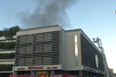 Πυρκαγιά σε δώμα στο Μοναστηράκι (βίντεο)