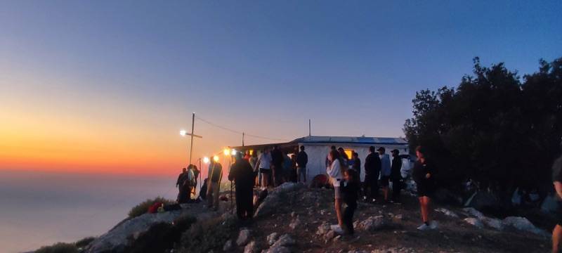 Δεκάδες προσκυνητές στον Προφήτη Ηλία στο Στασιό