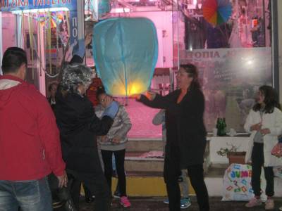 Αερόστατα και κεράσματα στο Ανατολικό Κέντρο Καλαμάτας