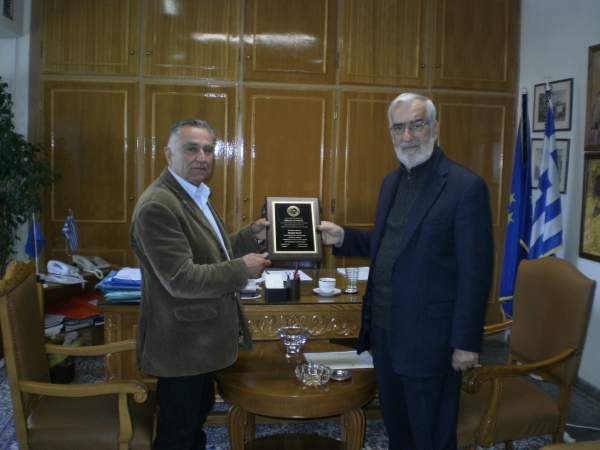 Πλακέτα ομογενών στο Μιχ. Σούμπλη