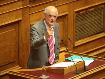 Για υποκρισία κατηγόρησε την κυβέρνηση ο Απ. Κακλαμάνης