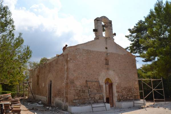 Προχωρούν οι εργασίες στο ναό Παναγιάς της Βλαχέρνας