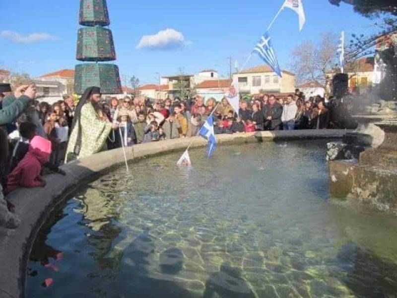 Στο σιντριβάνι ο αγιασμός των υδάτων στα Φιλιατρά