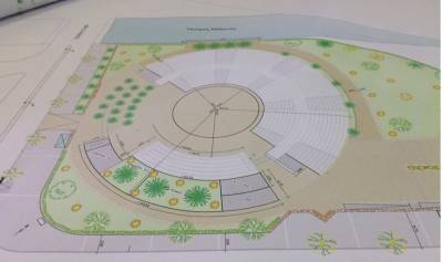 Θέατρο 1.800 θέσεων με θέα το Κάστρο Καλαμάτας