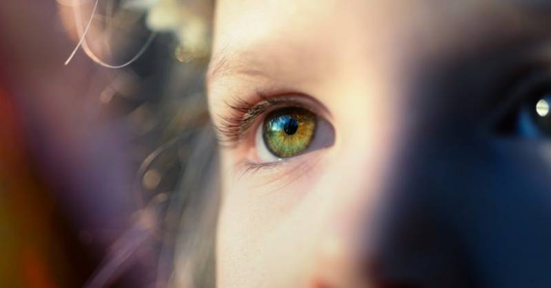 Έρευνα: Περισσότερα ψυχολογικά προβλήματα για τα παιδιά προσχολικής ηλικίας που κάνουν μεγάλη χρήση κινητών και παιχνιδομηχανών