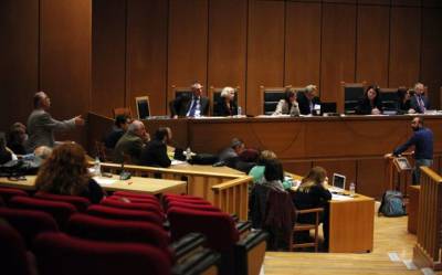Πανδαιμόνιο στη δίκη της Χρυσής Αυγής - Αποχώρησε η Εδρα!