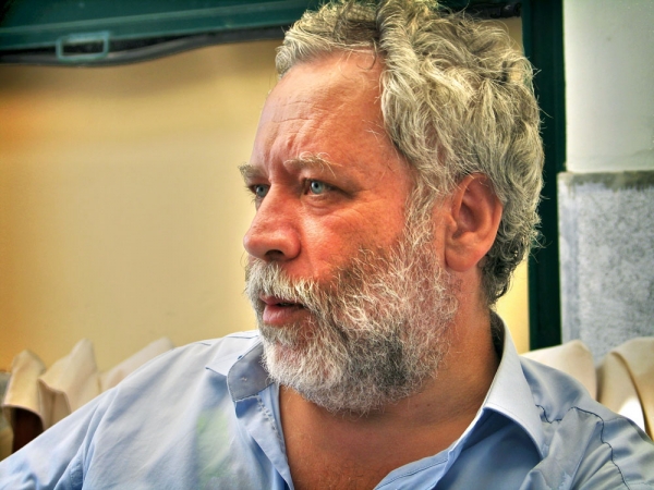 Ο Νησιώτης ποιητής Γ. Μαρκόπουλος στην "Ε": «Βουλευτές και υπουργοί τόσο ασήμαντοι και ανάξιοι»