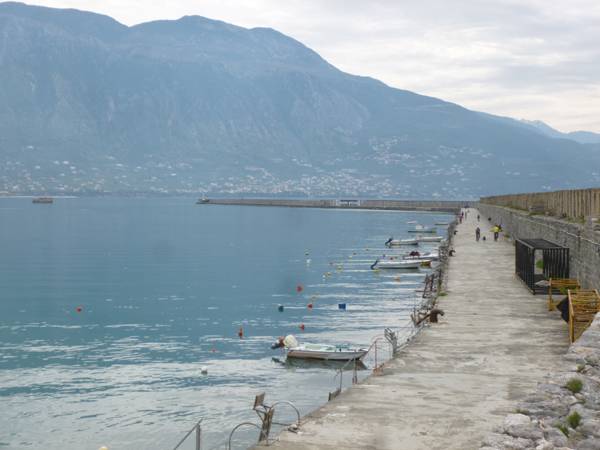 Εργασίες για τον φωτισμό του μόλου