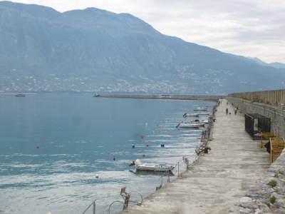 Εργασίες για τον φωτισμό του μόλου