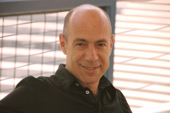 Την Παρασκευή "Στο Κύμα": Το βιβλίο του Β. Ραπτόπουλου παρουσιάζει ο "Πολιτιστικός Αντίλογος"