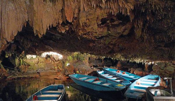 Στο υποβλητικό Σπήλαιο του Διρού (βίντεο)