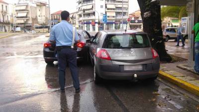 Σύγκρουση οχημάτων στο κέντρο της Καλαμάτας