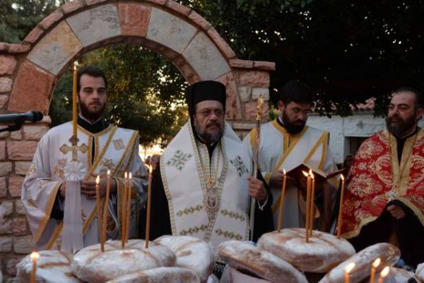 Σε εσπερινό στη Σγράπα χοροστάτησε ο Χρυσόστομος (φωτογραφίες)