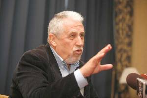 Ο Μανώλης ανακοινώνει επίσημα υποψηφιότητα