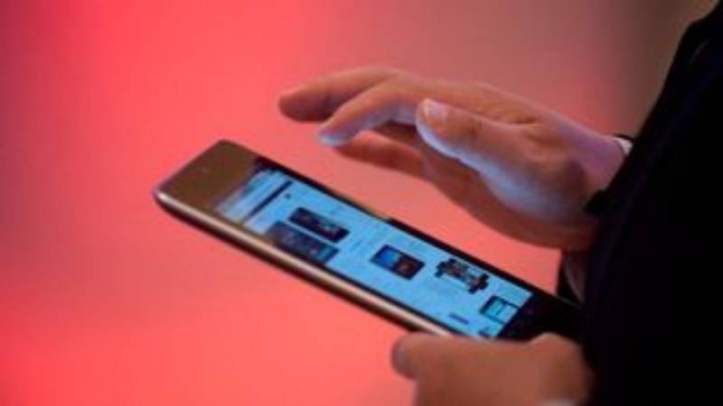 Περίπου 5,3 δισ. κινητά τηλέφωνα θα πεταχτούν το 2022