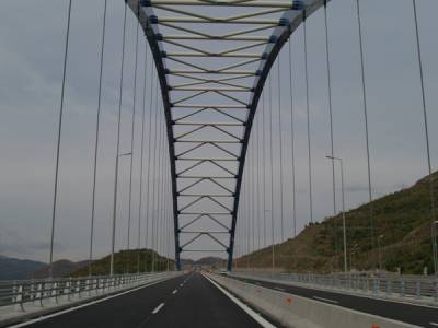 Προχωρούν οι εργασίες για την τοξωτή γέφυρα