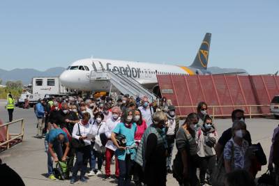 Εφτασαν χθες στο αεροδρόμιο οι πρώτοι 218 ταξιδιώτες με πτήσεις από Μόναχο και Ζυρίχη (βίντεο-φωτογραφίες)