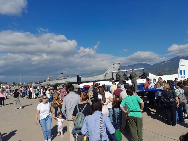 Καλαμάτα: Ξεκίνησαν οι εορταστικές εκδηλώσεις στην 120 ΠΕΑ (φωτογραφίες)