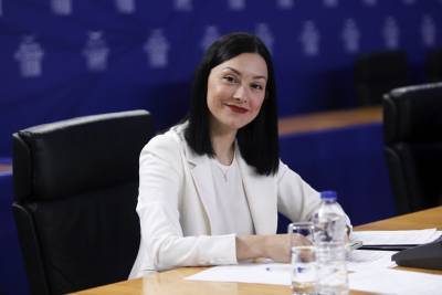 Η Νάντια Γιαννακοπούλου στο Οικονομικό Φόρουμ των Δελφών