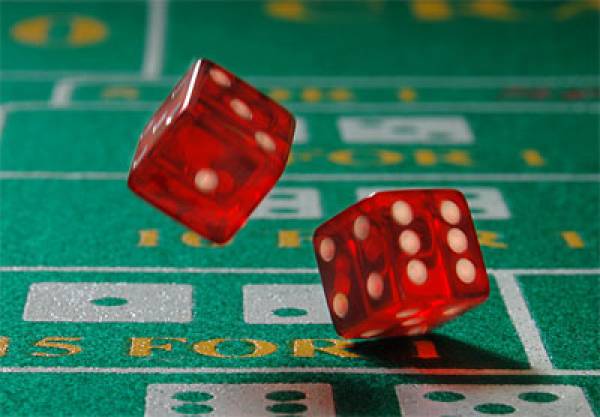 Εννέα συλλήψεις για... ζάρια στην Τρίπολη