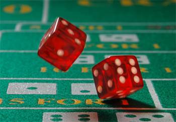 Εννέα συλλήψεις για... ζάρια στην Τρίπολη