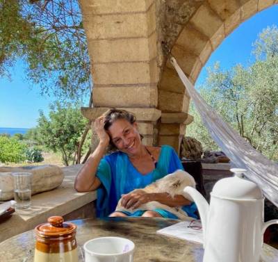 Η συγγραφέας Ολγα Προφίλη στην &quot;Ε&quot;: Ένα «Στραβοπάτημα» με φόντο τις Βρυξέλλες, το Παλέρμο και τη Μάνη