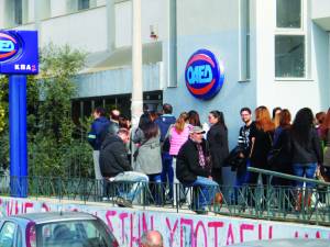 Ουρά στον ΟΑΕΔ για την κοινωφελή εργασία