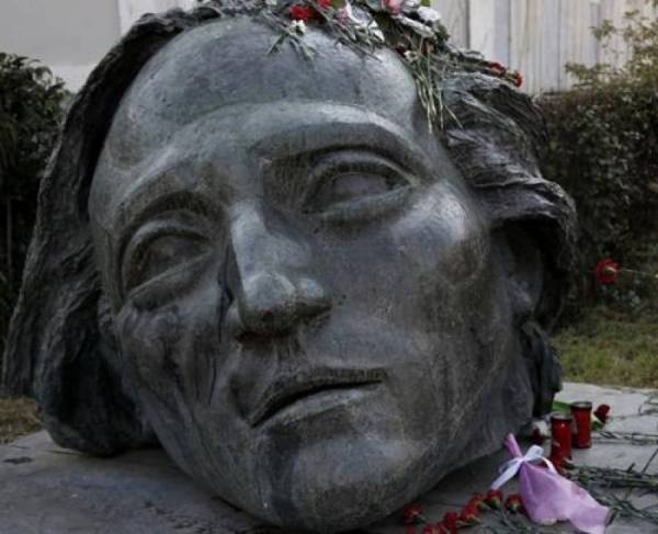 Να μεταβληθεί σε γιορτή δημοκρατίας