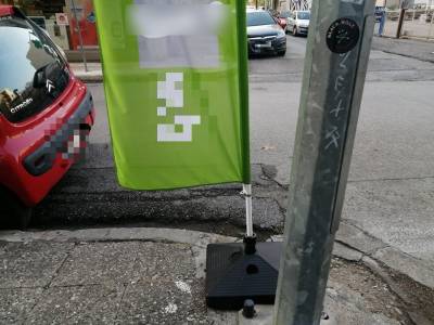 Να μην εμποδίζουν τους πεζούς