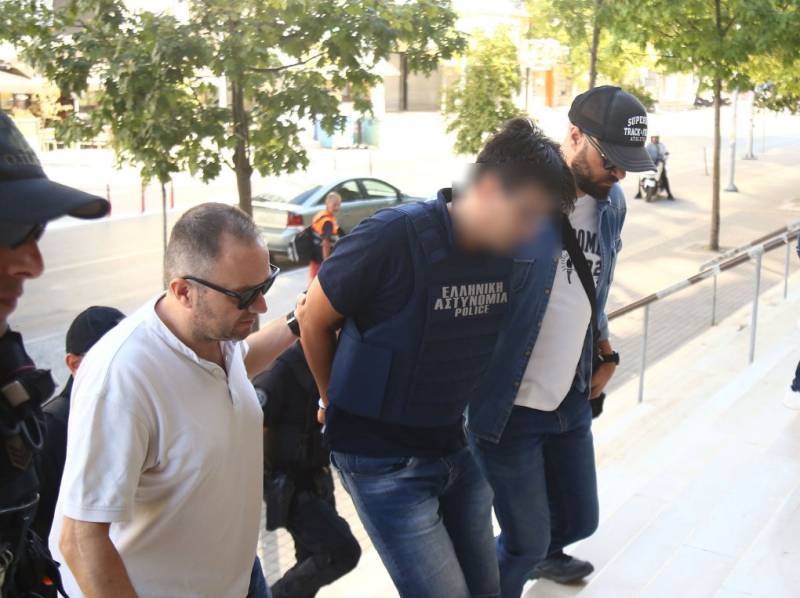 Αδελφοκτονία στη Θεσσαλονίκη: “Μου έκανε παρατήρηση για τις κάλτσες και τη σκότωσα”
