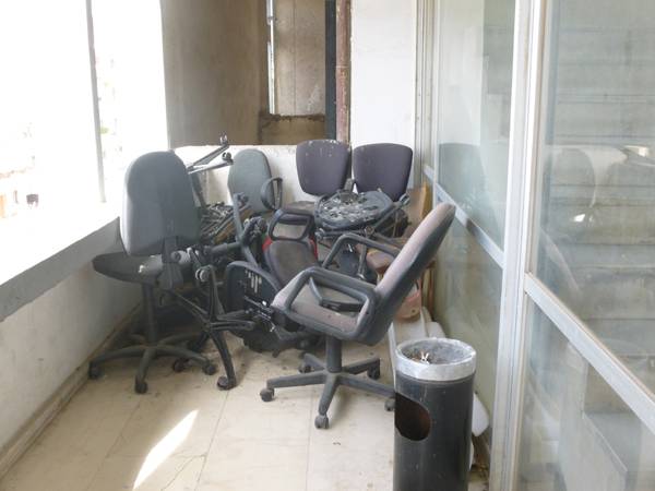 Είναι δύσκολο να φύγουν οι καρέκλες;