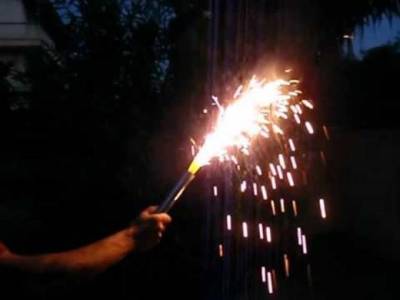 ΕΛΑΣ: 69 συλλήψεις για διακίνηση – χρήση παράνομων κροτίδων και βεγγαλικών