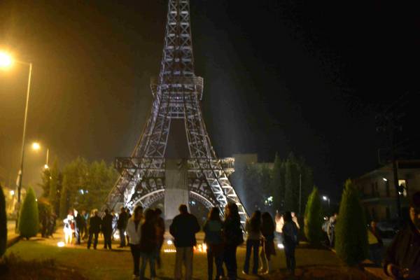Εκδήλωση συμπαράστασης στον Πύργο του Αϊφελ στα Φιλιατρά