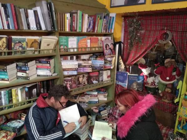 Συλλέγουν και στη Μεσσηνία βιβλία για καρκινοπαθείς