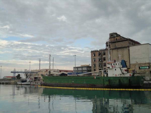 Δημοπρασίες για τα "σαπάκια" στο λιμάνι