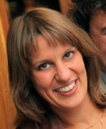 "Τρίτο μνήμα αριστερά" της Ερικας Αθανασίου