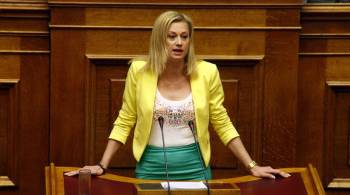 Ραχήλ Μακρή: Προδότες και δοσίλογοι όσοι υποστηρίζουν ΠΑΣΟΚ και ΝΔ