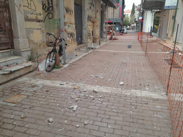 Πέφτουν σοβάδες