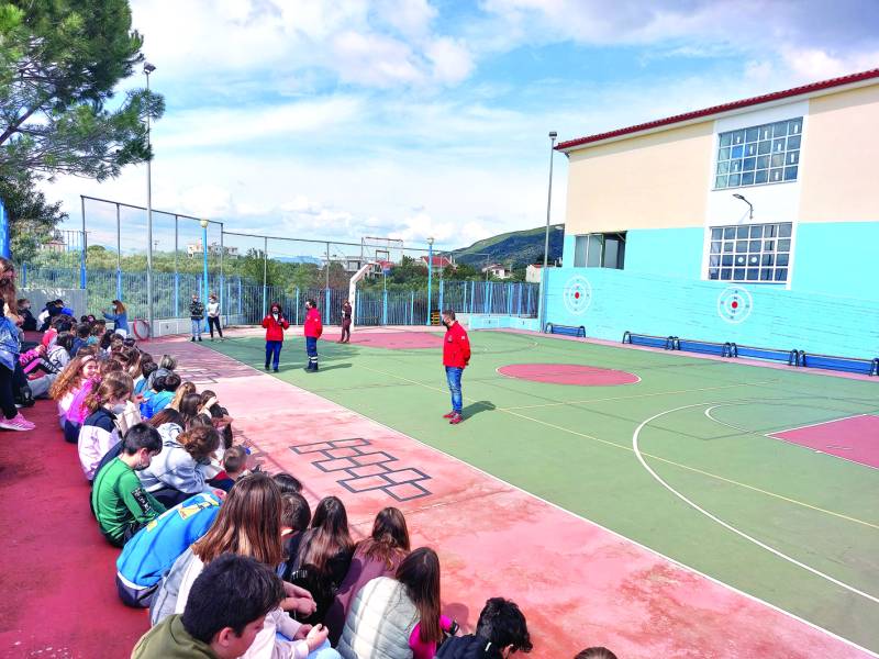 Ασκηση σεισμού στο Δημοτικό Σχολείο Λεΐκων