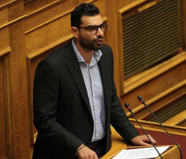 Κωνσταντινέας για Οικονόμου και Φωτήλα: Οι «διορισμένοι» φεύγουν με την ουρά στα σκέλια