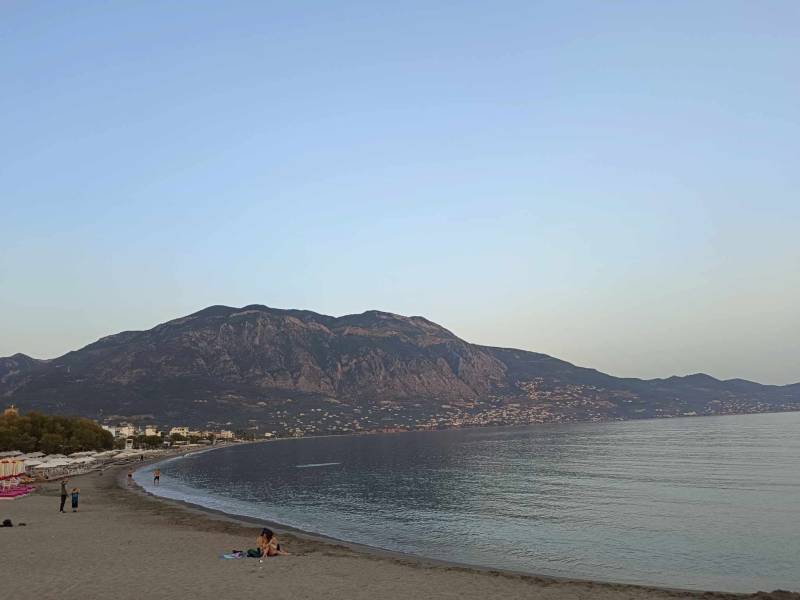 Παραλίες: Μεγάλο ενδιαφέρον για τις ηλεκτρονικές δημοπρασίες - Τι ισχύει με το γκρέμισμα των αυθαίρετων κατασκευών