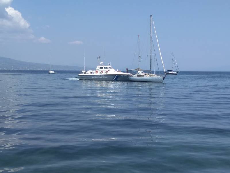 Επιχείρηση απομάκρυνσης οβίδας από το λιμάνι της Κορώνης (βίντεο-φωτογραφίες)