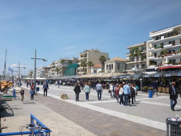 Πολύς κόσμος τη Δευτέρα του Πάσχα στην Καλαμάτα (βίντεο)