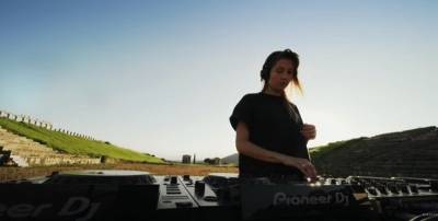 Σε ρυθμούς techno η Αρχαία Μεσσήνη από την dj Charlotte de Witte (βίντεο)