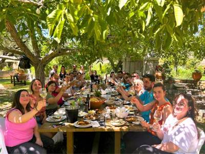 Ένας χρόνος «Kalamata Experiences»: Η Μεσσηνία ξανασυστήνεται μέσα από τις αυθεντικές της εμπειρίες