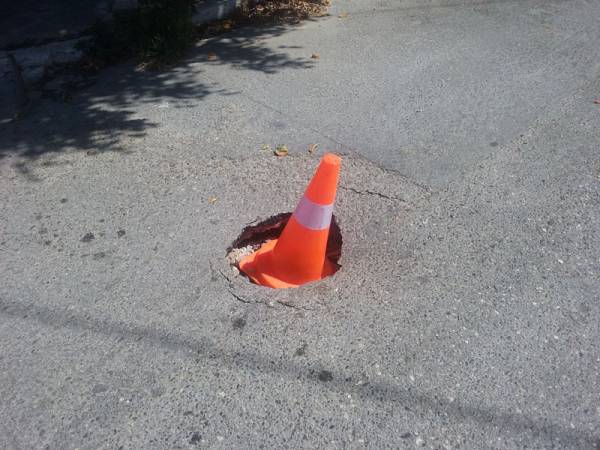 Κώνος στη λακκούβα