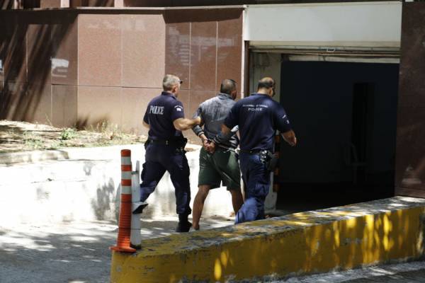 Καλαμάτα: «Καμπάνα» στον τσιγγάνο που βοήθησε στην απόδραση